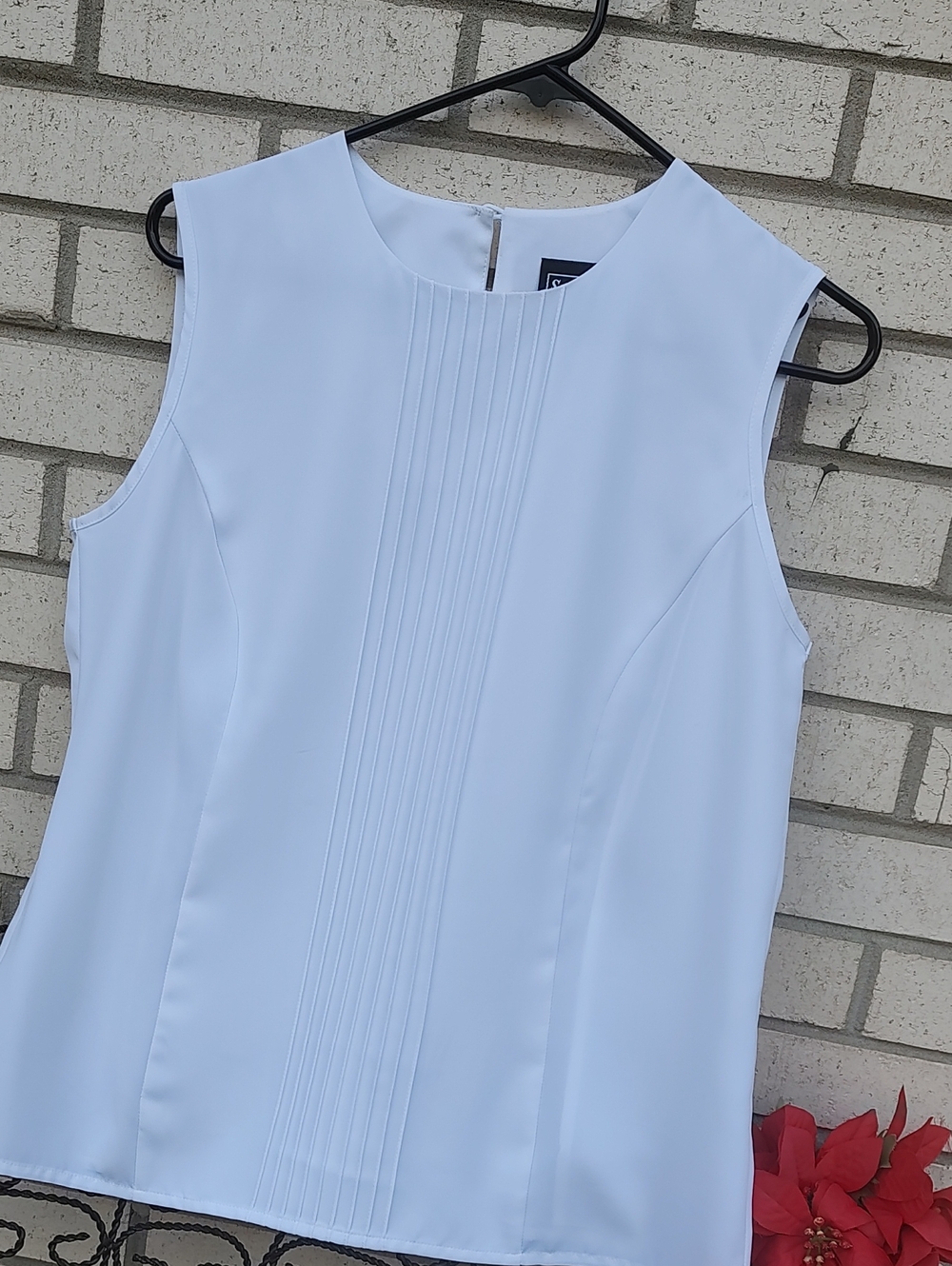 Southern Lady White Pleated Front Sleeveless Top - Picture 5 of 10